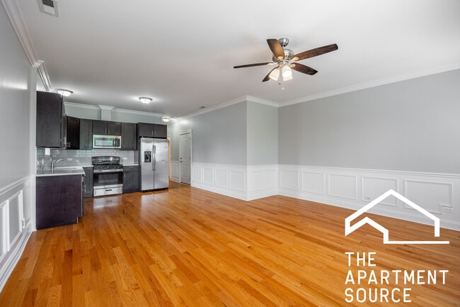 Building Photo - 736 N Avers Ave