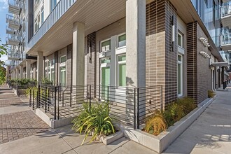 Building Photo - Adera