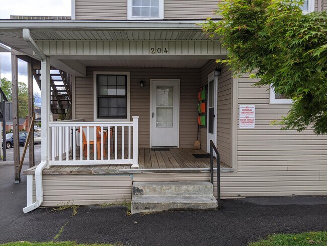 Building Photo - 200-206 E Watauga Ave