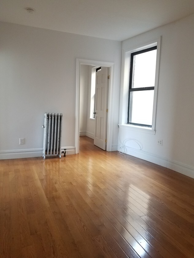 Foto principal - 19 W 128th St