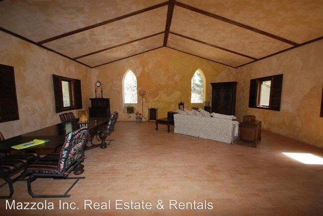 Building Photo - 16 Bobolink Ln