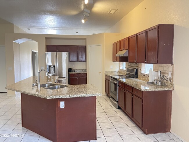 Building Photo - 6670 W Acapulco Ln