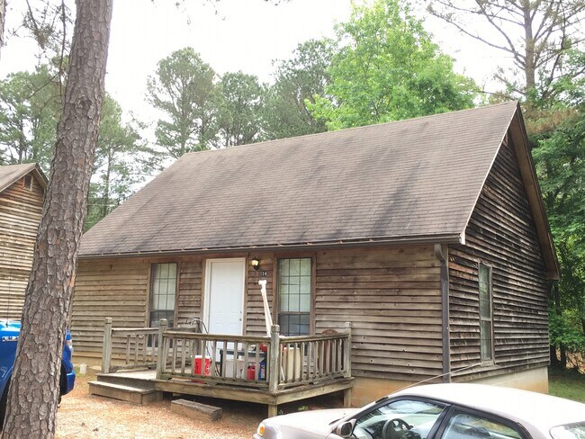 Foto del edificio - 270 Pine Dr