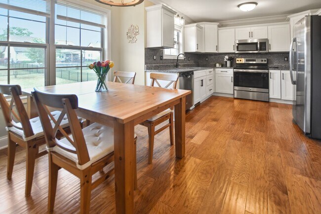 Foto del edificio - Pet Friendly Four Bedroom with Basement in...