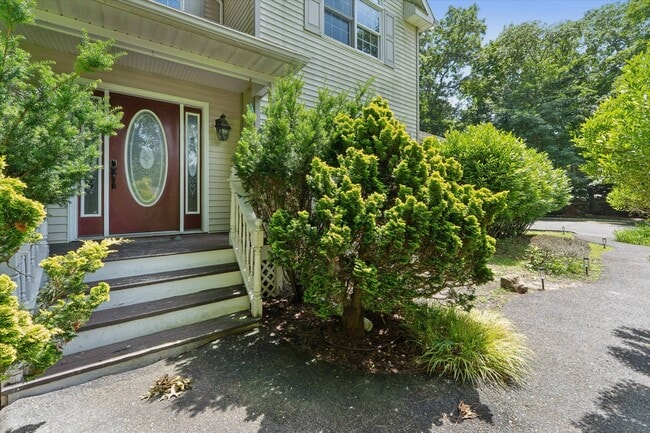 Building Photo - 63 Roseland Ln