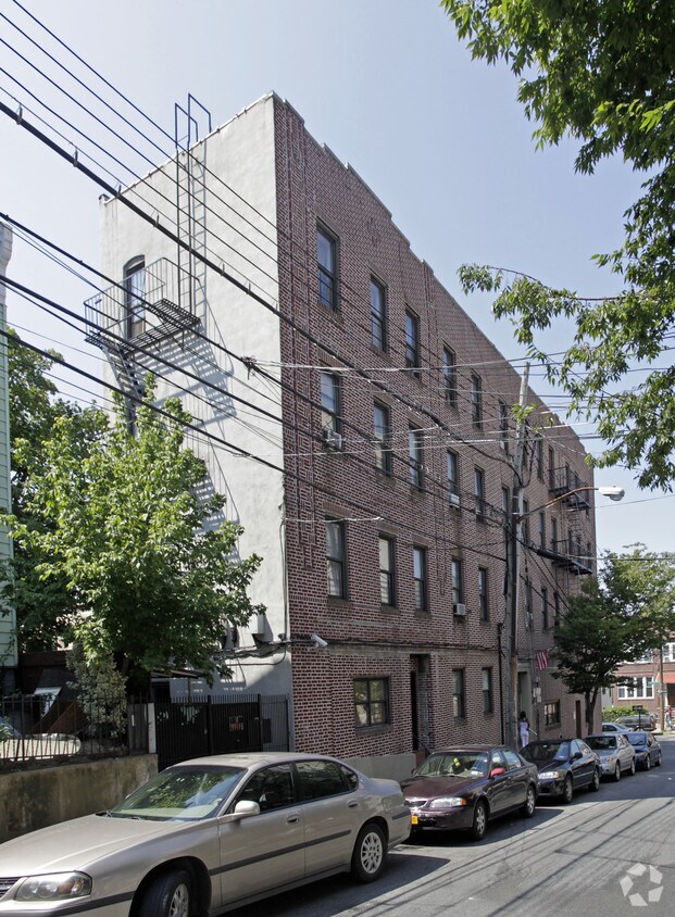 Building Photo - 622 E 235th St
