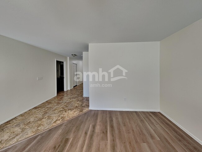 Building Photo - 1281 W Molinetto Dr