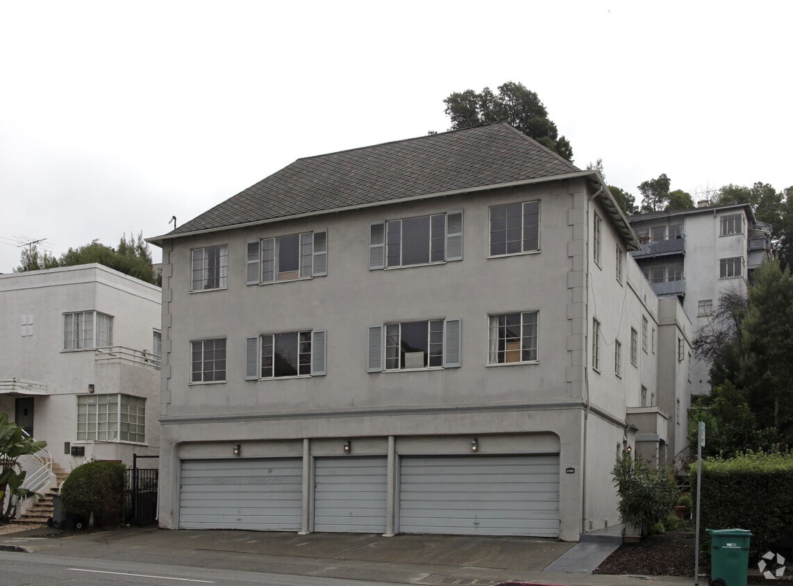 Primary Photo - 2400 Park Blvd