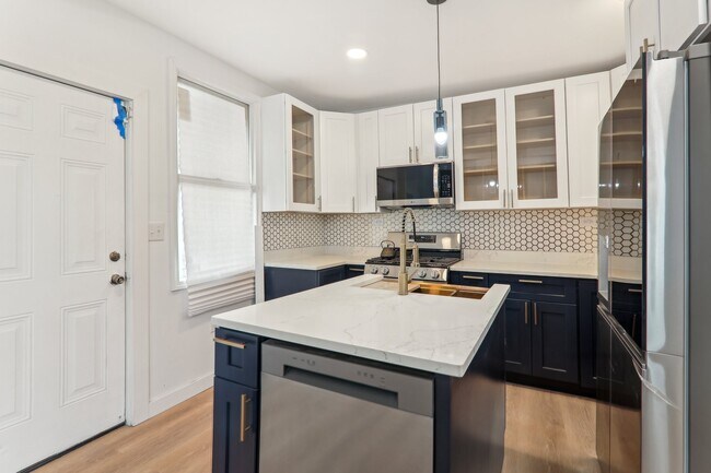 Building Photo - 8807 S Lowe Ave
