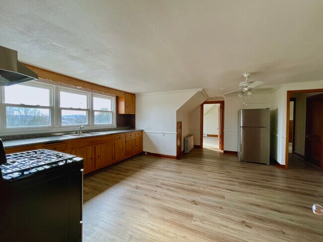 Building Photo - 149 McClintock St