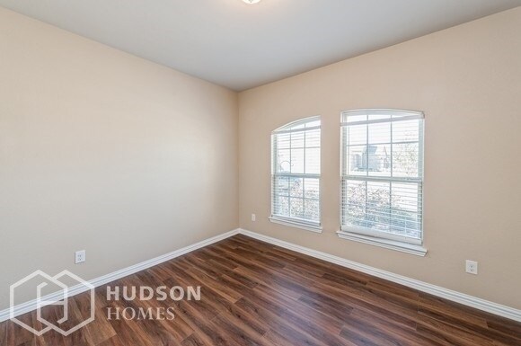 Building Photo - NOW AVAILABLE! - 10420 Talus Dr, Fort Wort...