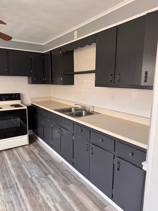 Foto del edificio - 402 Kenneth Ave