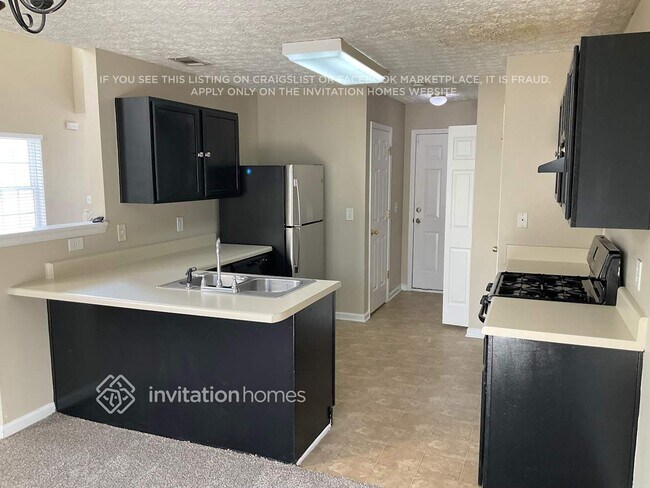 Building Photo - 314 Pieris Dr