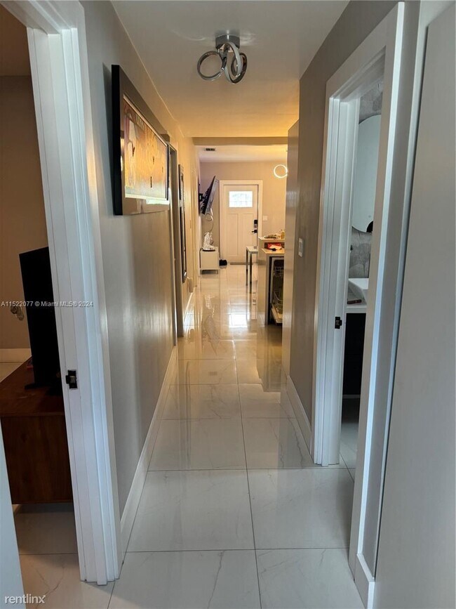 Foto del edificio - 3 br, 2 bath House - 9625 NW 36th Ave # A