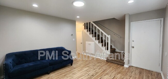 Building Photo - 834 Ridge Ave