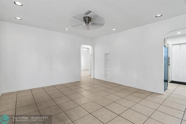 Foto del edificio - 4932 SW 12th St