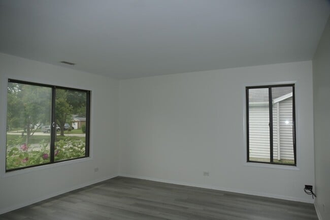 Building Photo - 1076 Crestwood Ln