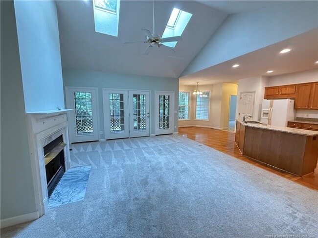 Building Photo - 755 Blue Bird Dr