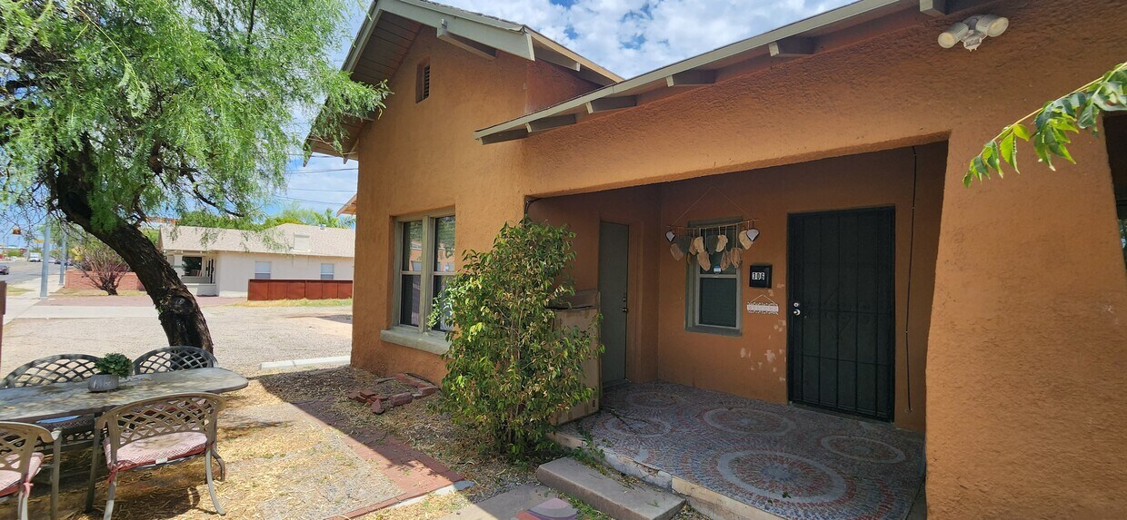 Primary Photo - 302 N Euclid Ave