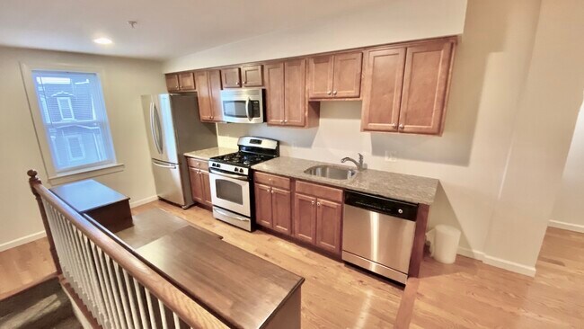 Kitchen - 2338 Fitzwater St
