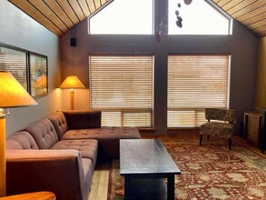 Building Photo - 1103 Bennington Lane