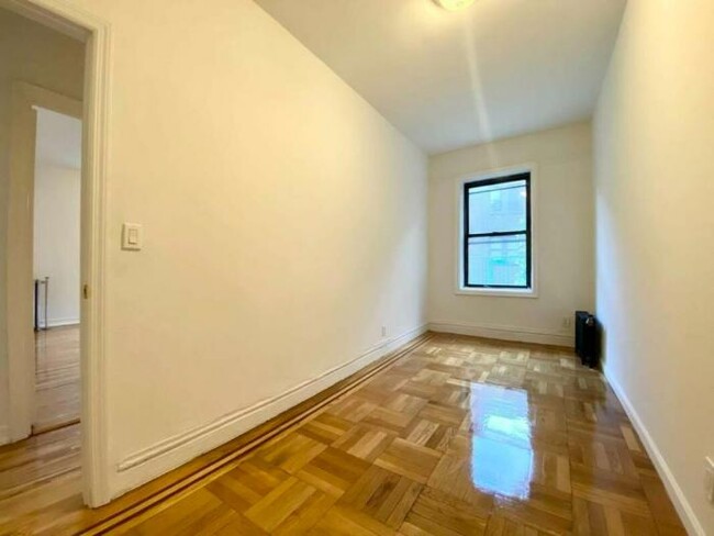 Building Photo - 2 bedroom in BRONX NY 10463