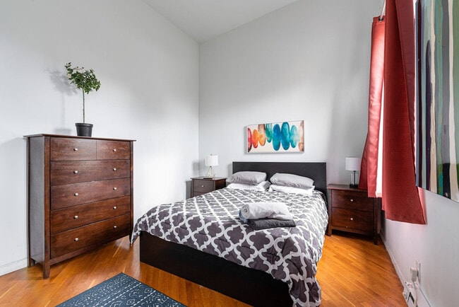Foto del edificio - 351 E 117th St