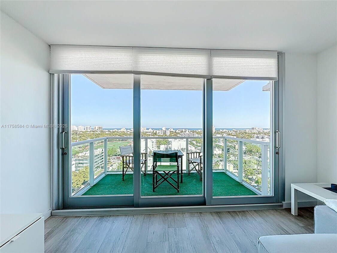 Foto principal - 1000 West Ave