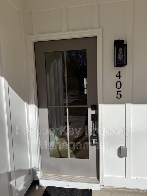 Foto del edificio - 405 E Chappell St