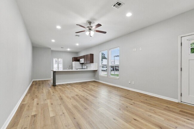 Building Photo - 3701-03 Derbigny St