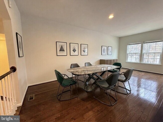 Foto del edificio - 7296 Dorchester Woods Ln