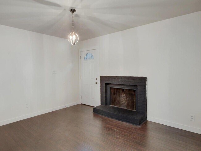 Foto del edificio - 2706 Parker Ln