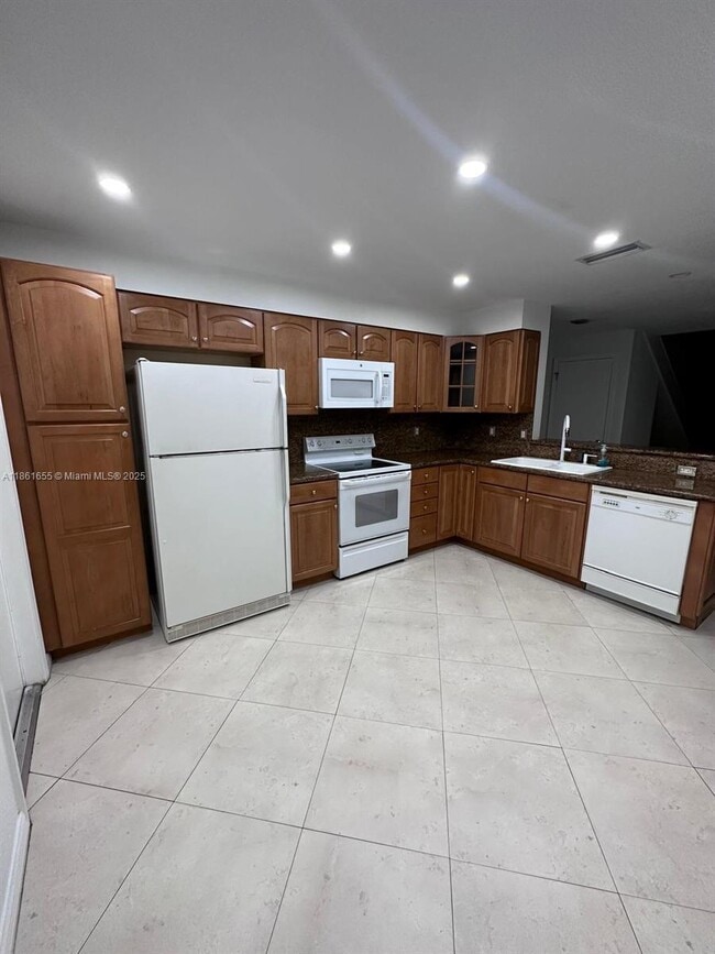 Building Photo - 991 Sevilla Cir