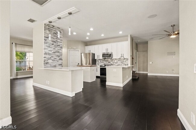 Foto del edificio - 2065 Cape Heather Cir