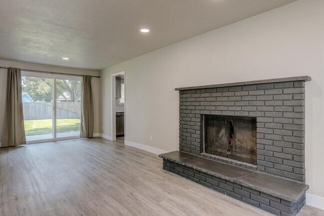 Building Photo - Complete Remodel near Boise River _ Pet Friendly!