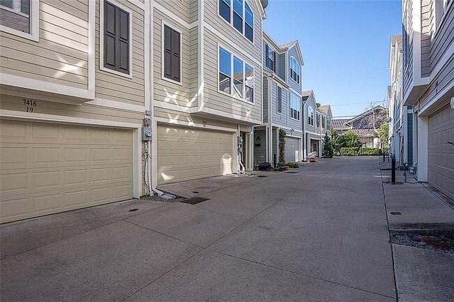 Building Photo - 7416 Coronado Ave
