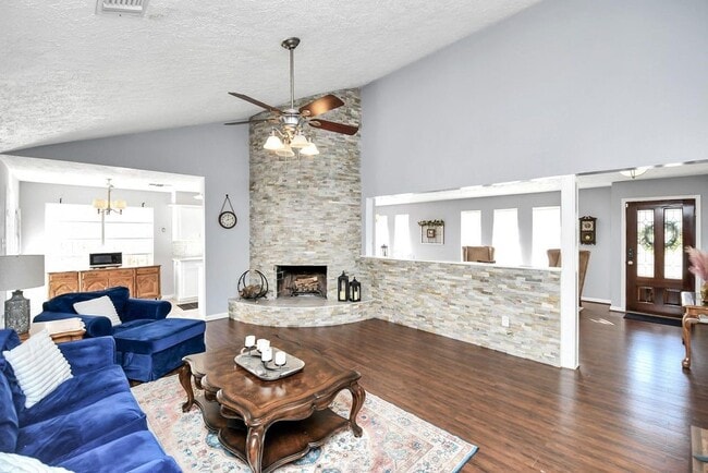 Building Photo - 1971 Round Spring Dr