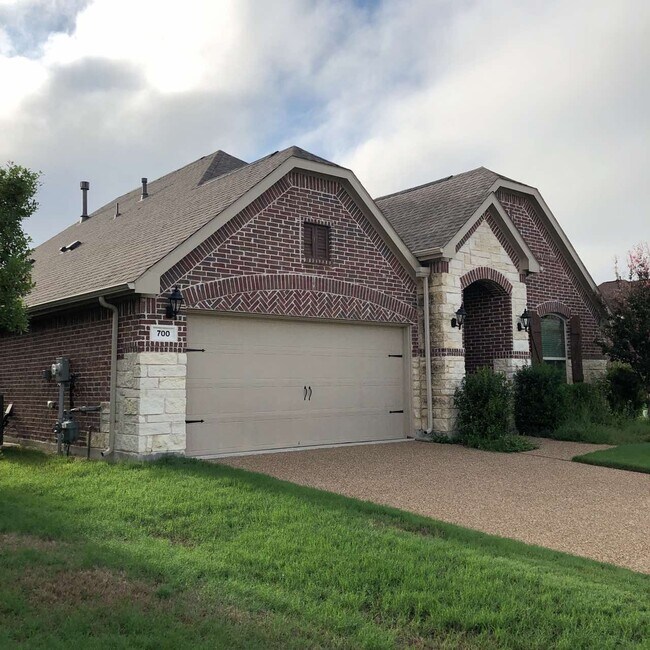 Foto del edificio - 700 Feathering Way