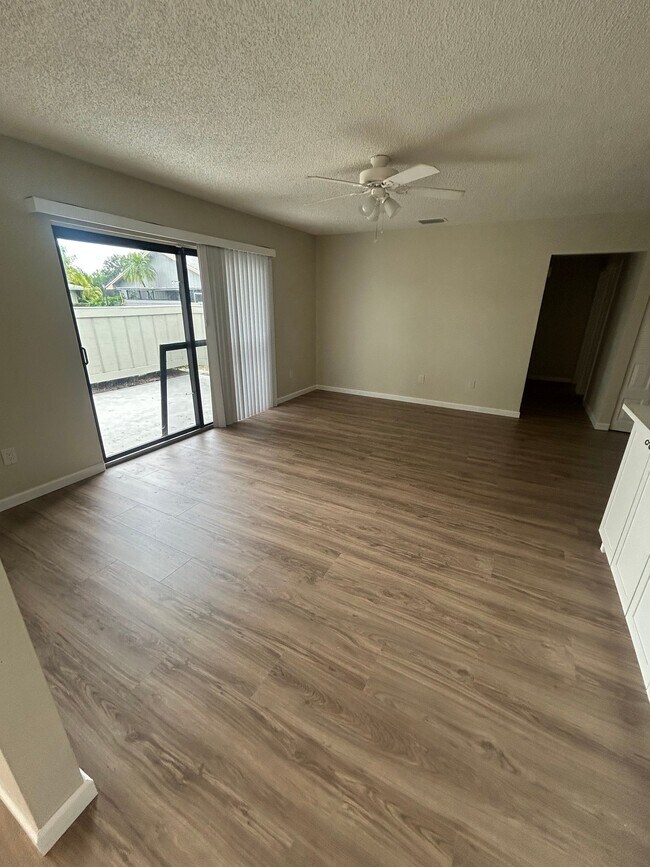 Foto del edificio - 4015 Cinnamon Cir