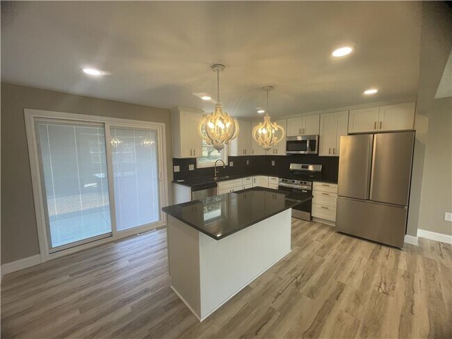 Building Photo - 889 Township Rd 217