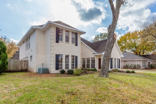 Building Photo - 1703 Plantation Dr