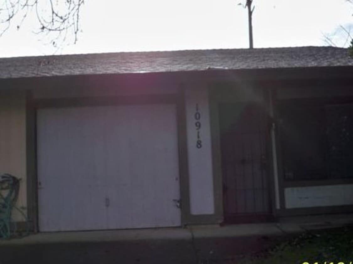 Building Photo - 10918-10920 Scotsman Way