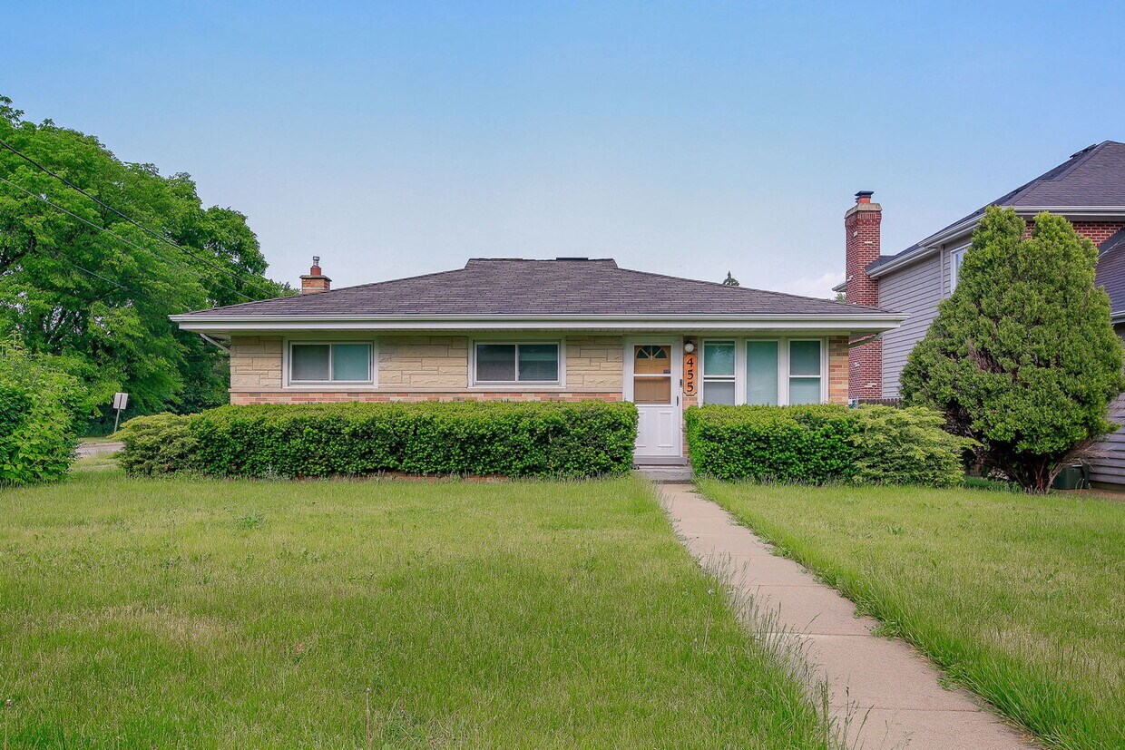 455 N Elmwood Ave, Wood Dale, IL 60191 House for Rent in Wood Dale