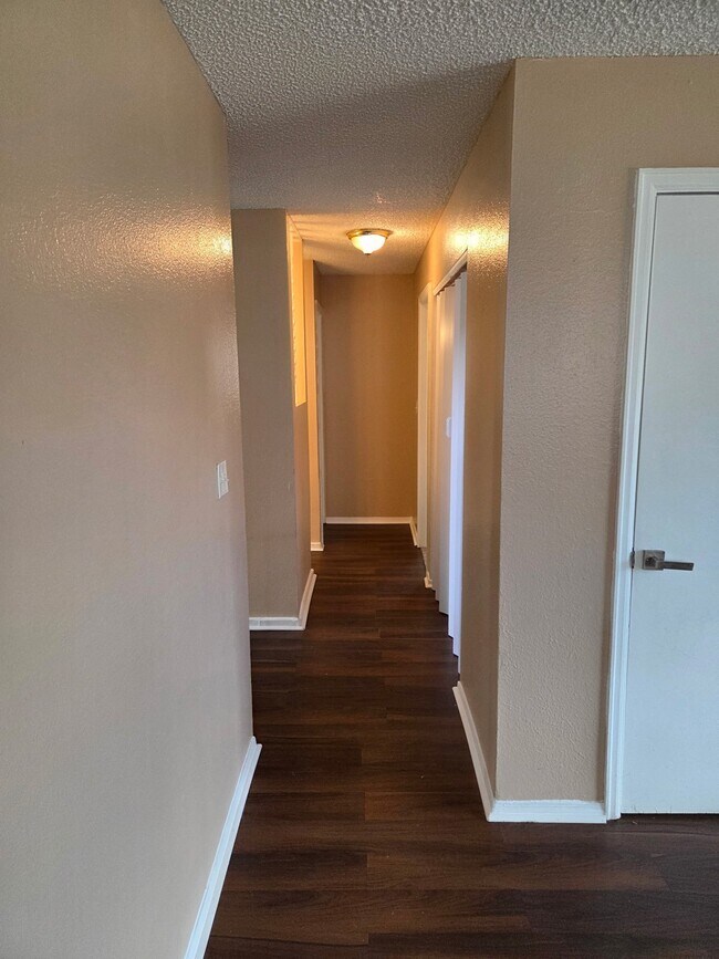 Foto del edificio - 16462 E 13th Pl