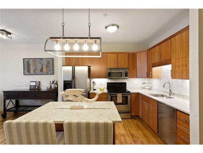 Foto del edificio - 301 Oak Grove St