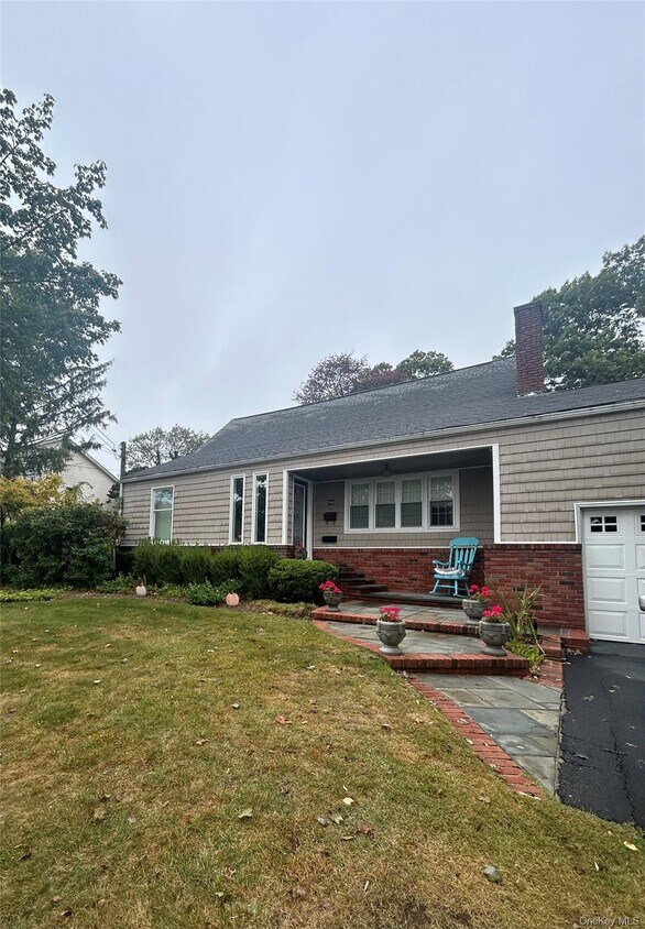 Primary Photo - 90 Reade Ave