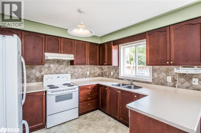 Building Photo - 53 Marsellus Dr