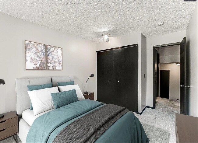 Building Photo - 14325 Fairway Dr