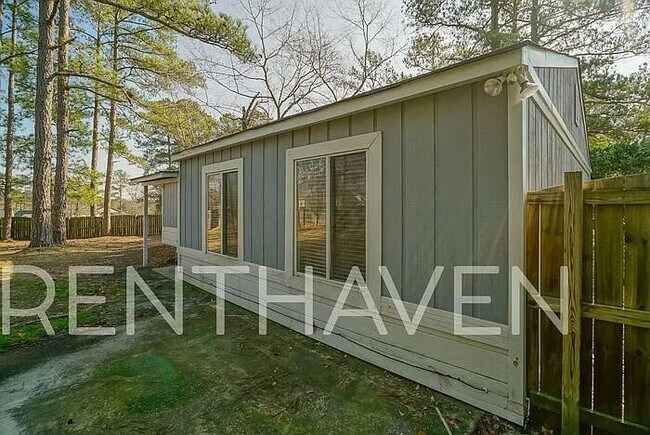 Foto del edificio - 421 Rockingham Rd