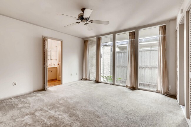 Upstairs Master - 5411 N New Braunfels Ave